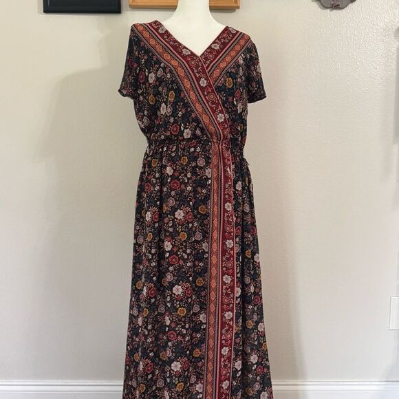 Dresses & Skirts - Floral Maxi Dress